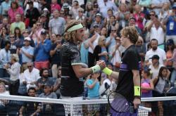 雷速体育比分官网直播-美国网球队绝地反击澳大利亚网球队，西西帕斯统治全场的简单介绍