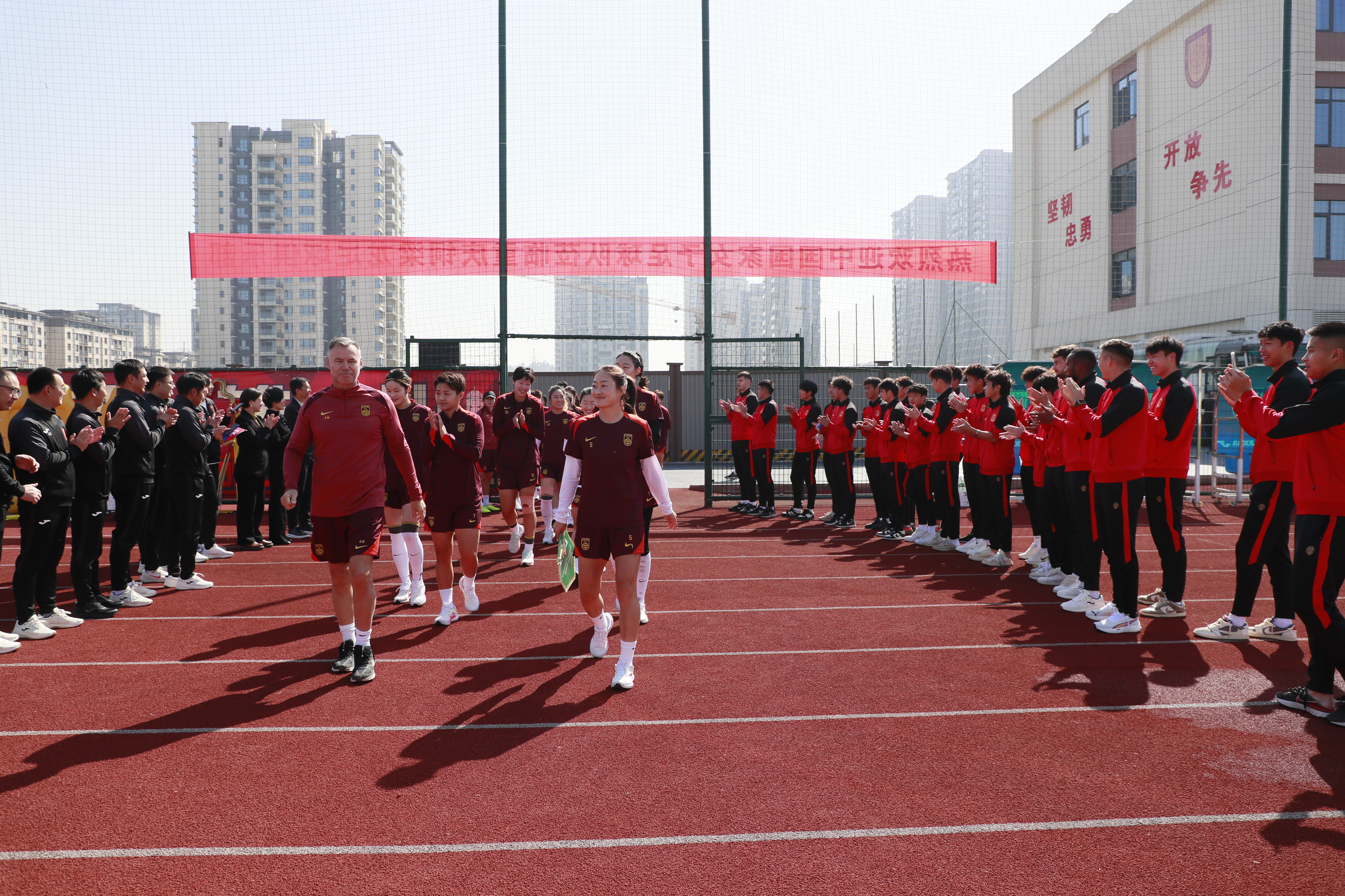 中国女足国家队集训紧张备战，坚定冲击目标