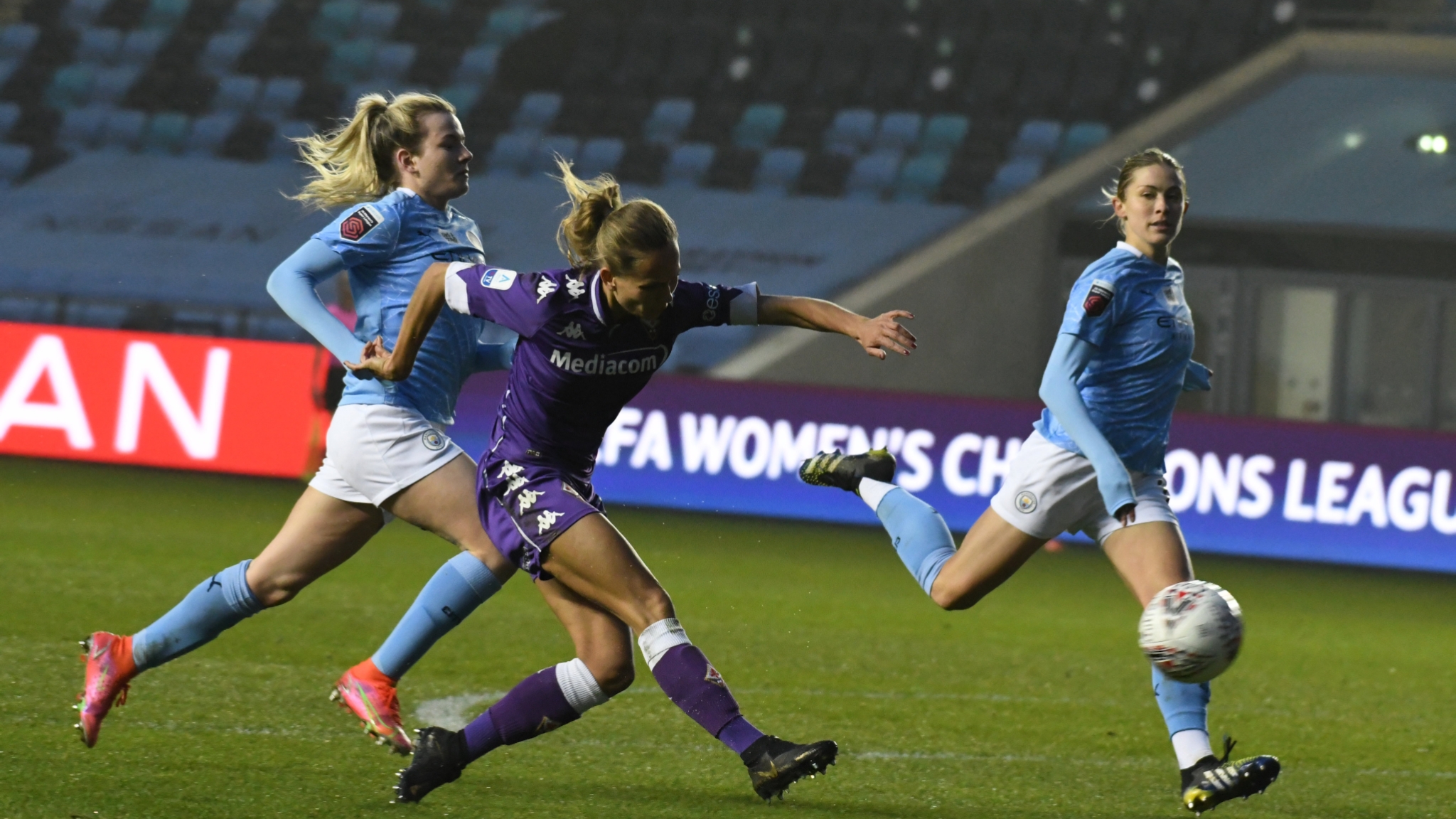 激情四射：女足比赛现场热闹非凡的简单介绍