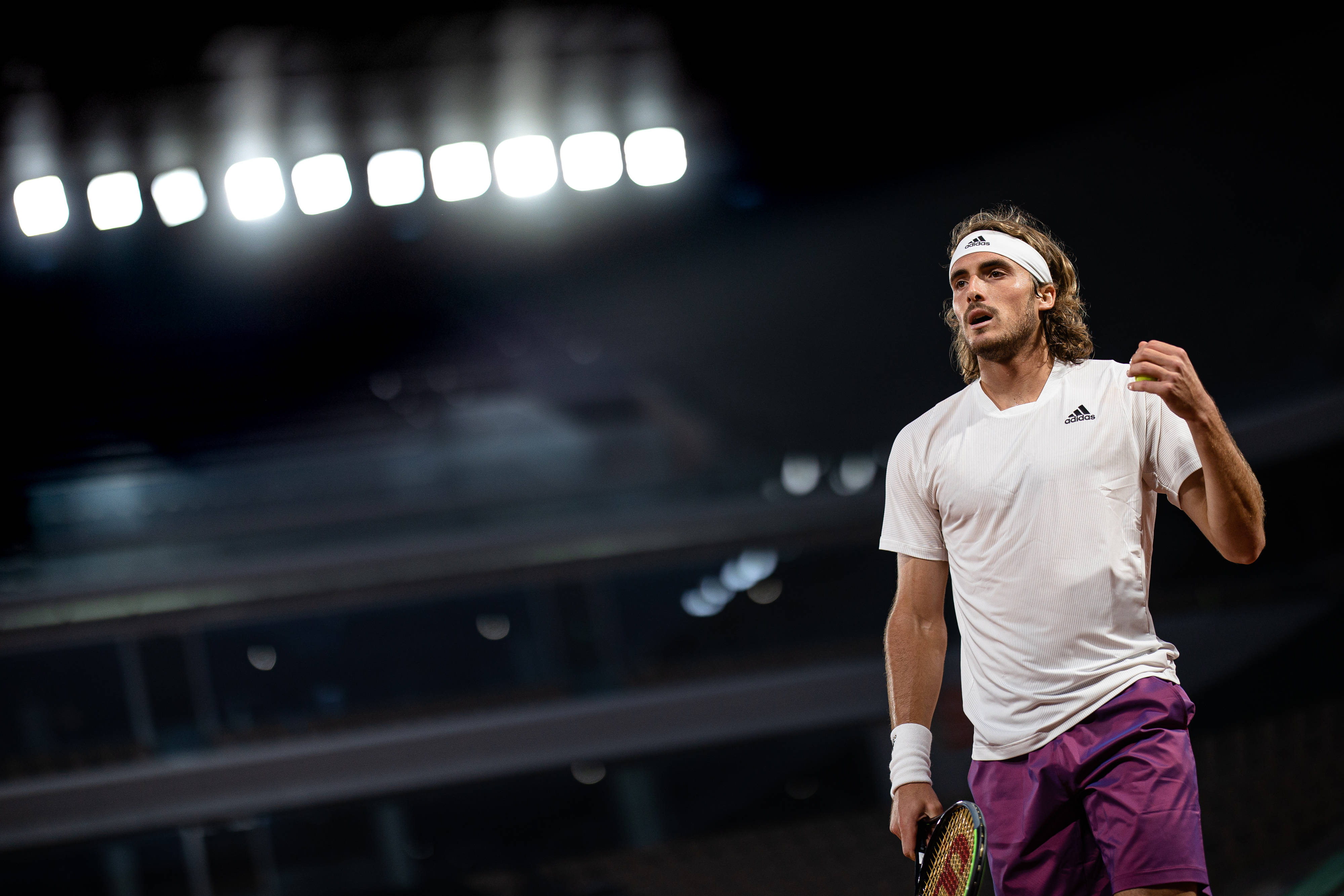 意大利网球队险胜德国网球队,西西帕斯完成帽子戏法的简单介绍 意大利网球队险胜德国网球队,西西帕斯完成帽子戏法的简单介绍